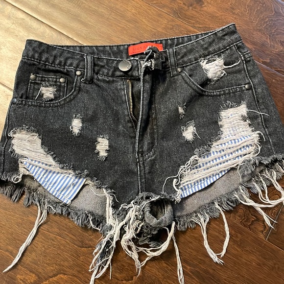 Signature8 Pants - 🌻HP🌻 Signature 8 | Distressed Jean Shorts. Medium. Boutique Brand. Nice Detail